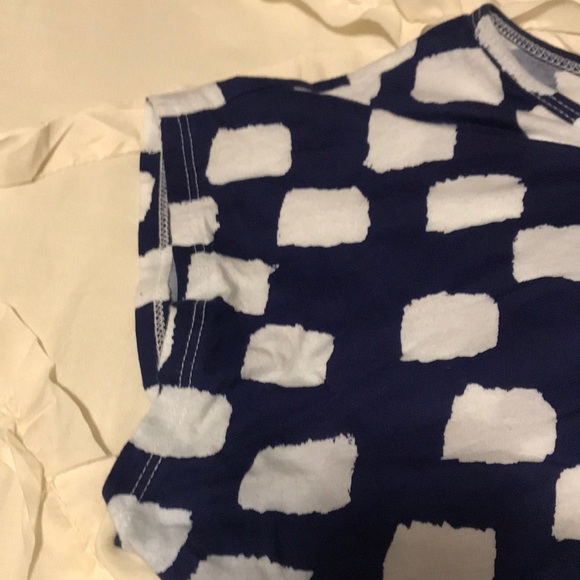 Size xl blue w/ white dots top - Picture 3 of 4